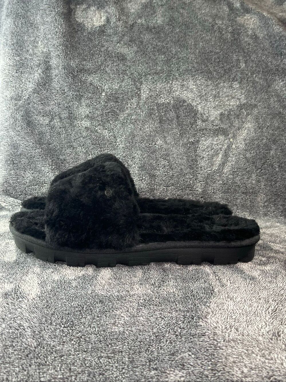UGG Fluffette Black Cozy Wool Shearling Open Toe Slippers Women Size 10